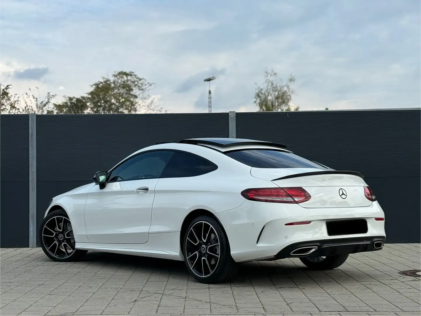 Mercedes-Benz C 300 Coupe 9G-TRONIC AMG Line - 2