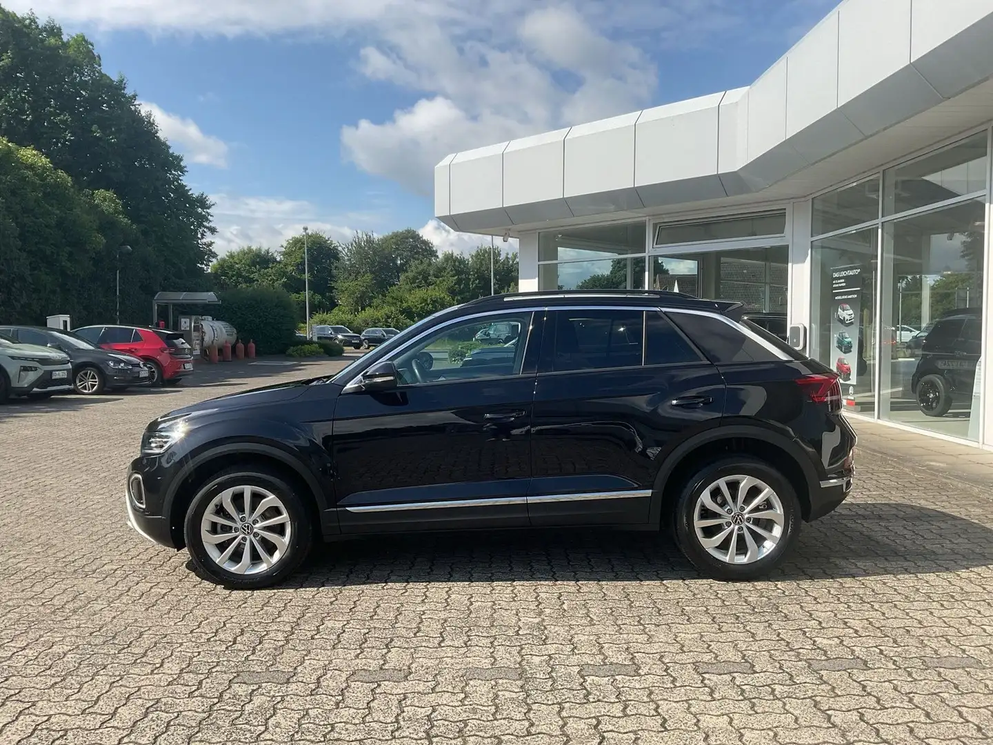 Volkswagen T-Roc Style 2.0 TDI DSG AHK RFK Sitzhzg ACC Navi Schwarz - 2