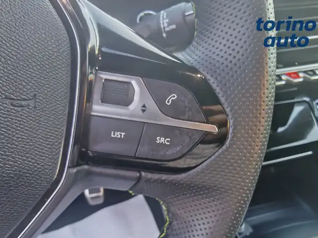 Peugeot 208 view 12