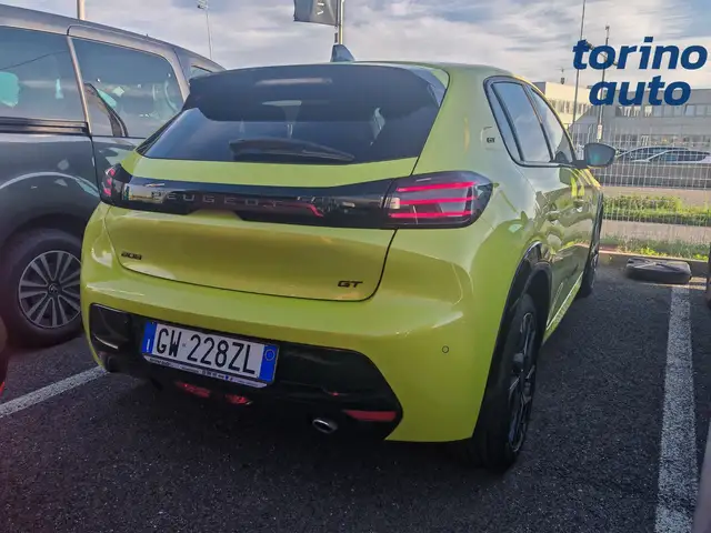Peugeot 208 view 3
