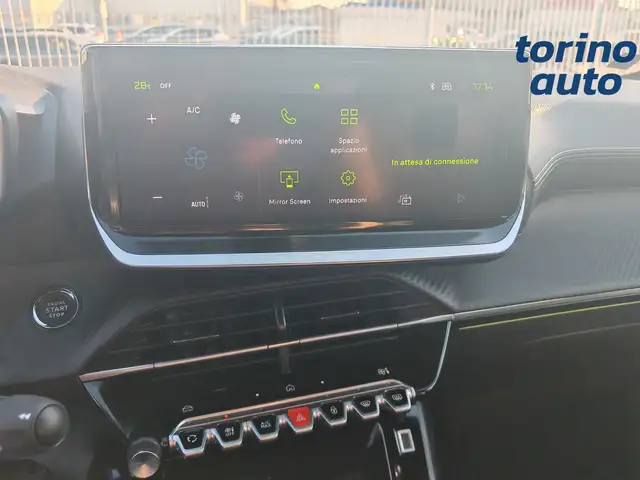 Peugeot 208 view 13