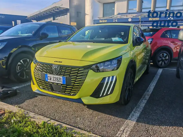 Peugeot 208 view 2