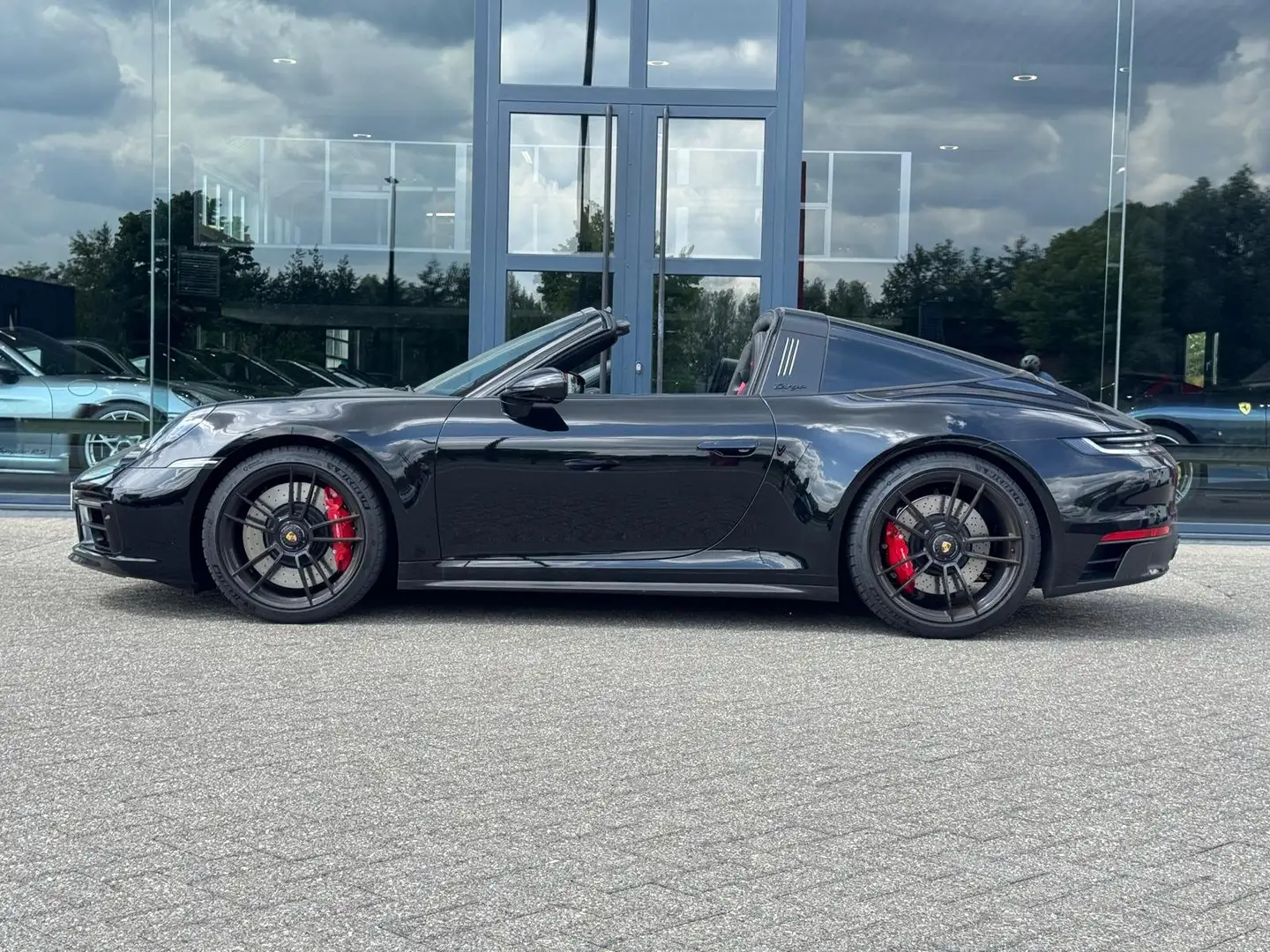Porsche 992 Targa 4 GTS Schwarz - 2