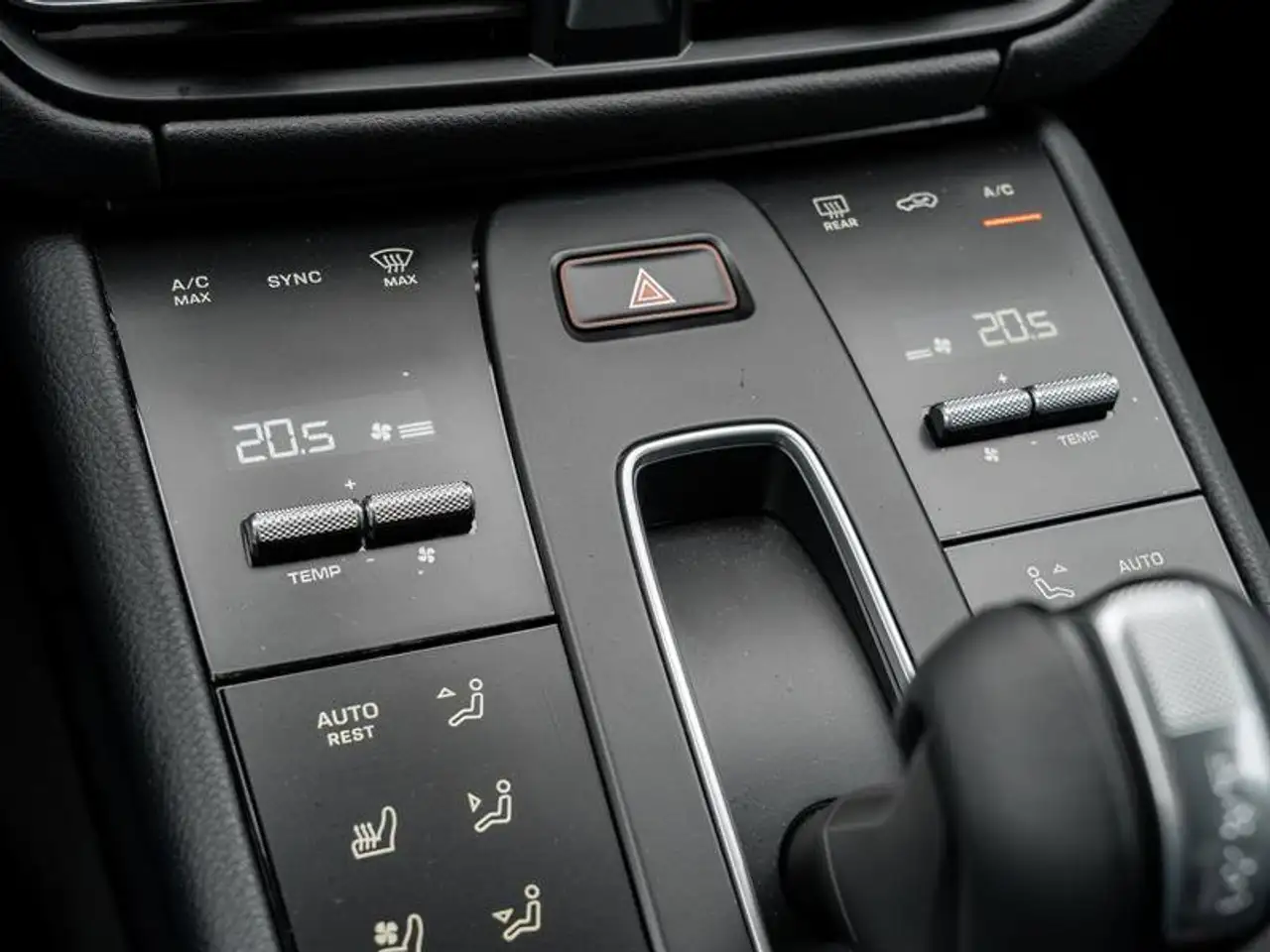 Porsche Macan снимка Porsche Macan