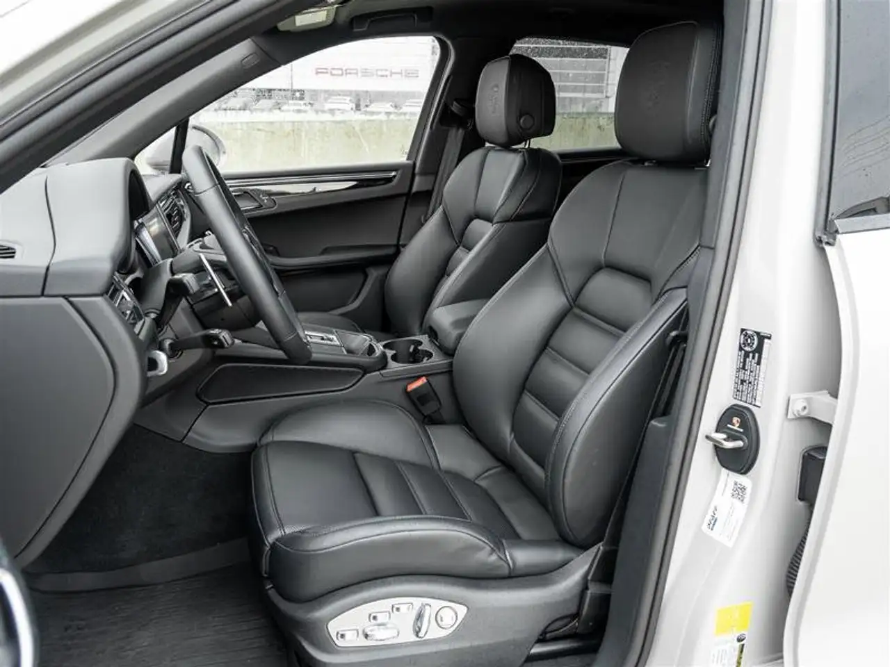 Porsche Macan снимка Porsche Macan