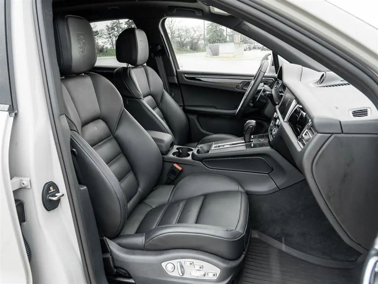 Porsche Macan снимка Porsche Macan