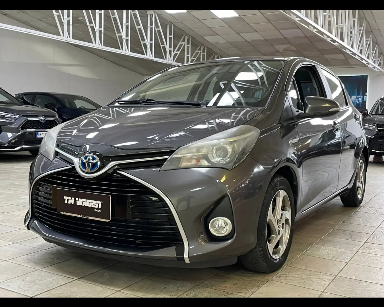 Toyota Yaris 1.5 Hybrid 5 porte Cool 75cv 2016 Grigio - 1