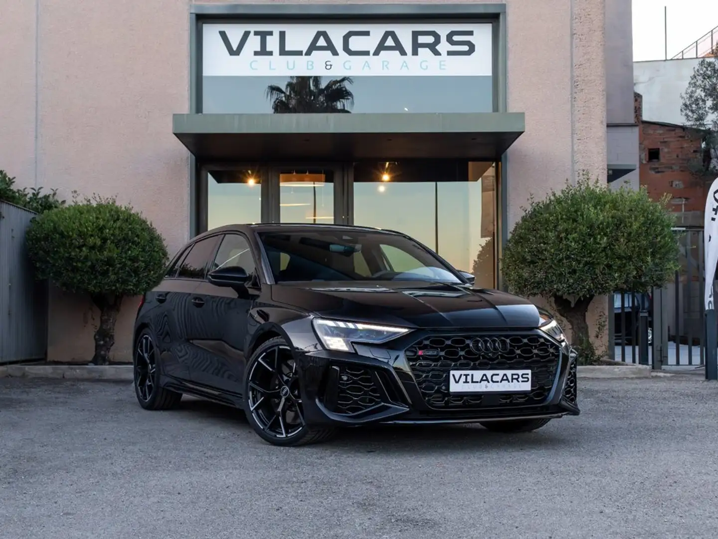 Audi A3 RS3 Sportback TFSI 294kW quattro S tron Schwarz - 1
