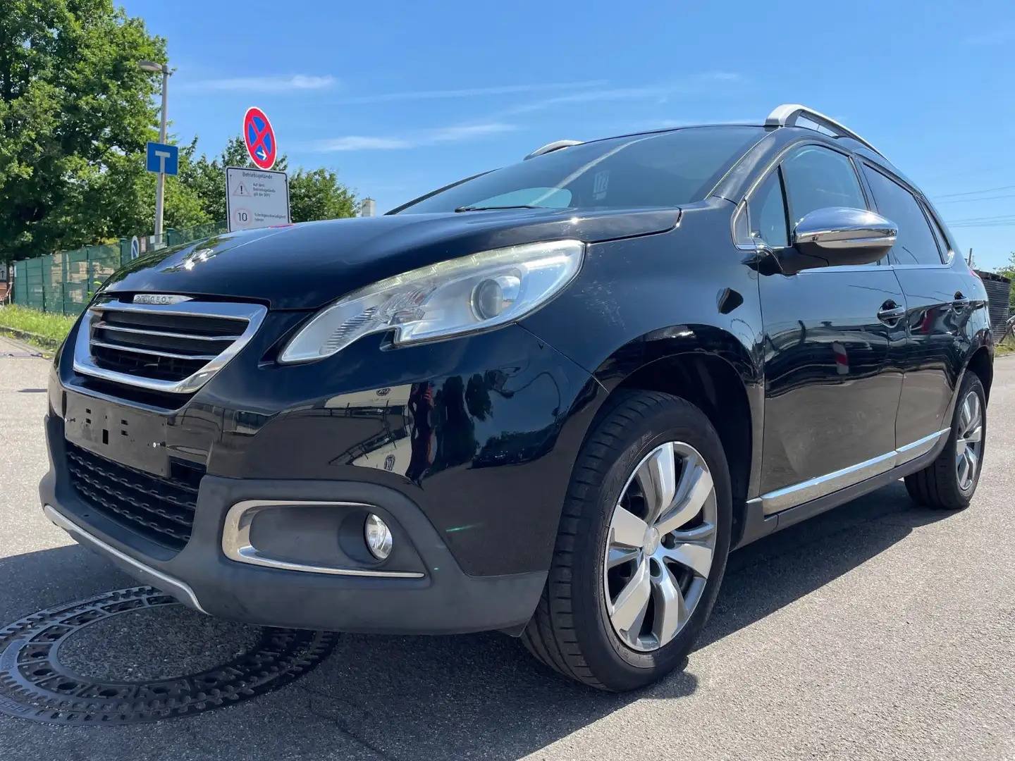 Peugeot 2008 Allure Automatik Panorama Navi Automatik Schwarz - 1