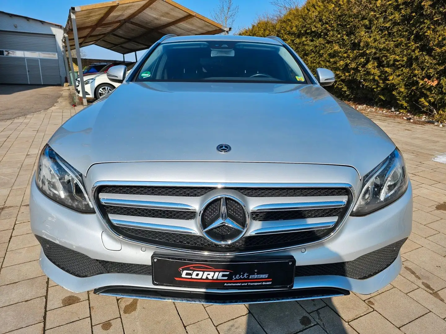 Mercedes-Benz E 220 E -Klasse T-Modell E 220 d / MOTORSCHADEN Argent - 1