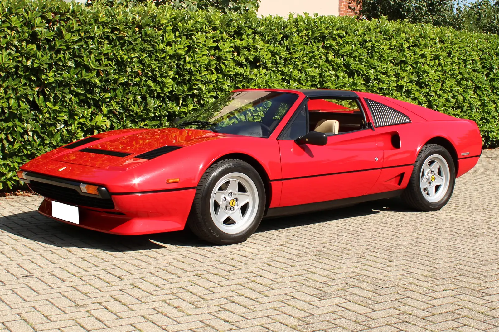 Ferrari GTS Turbo 220 CV