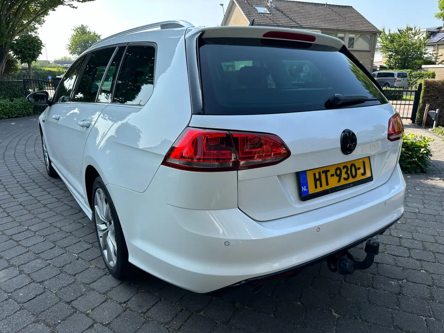Volkswagen Golf Variant 1.6 TDI R-Line, Pano, Dealer onderh. Wit - 2