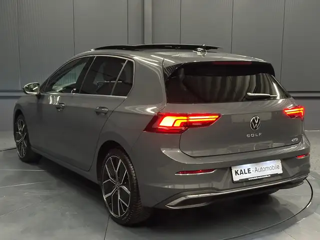 Volkswagen Golf view 3