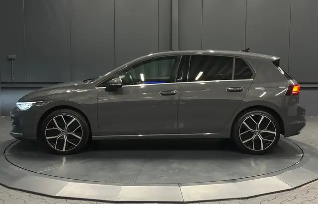 Volkswagen Golf view 2