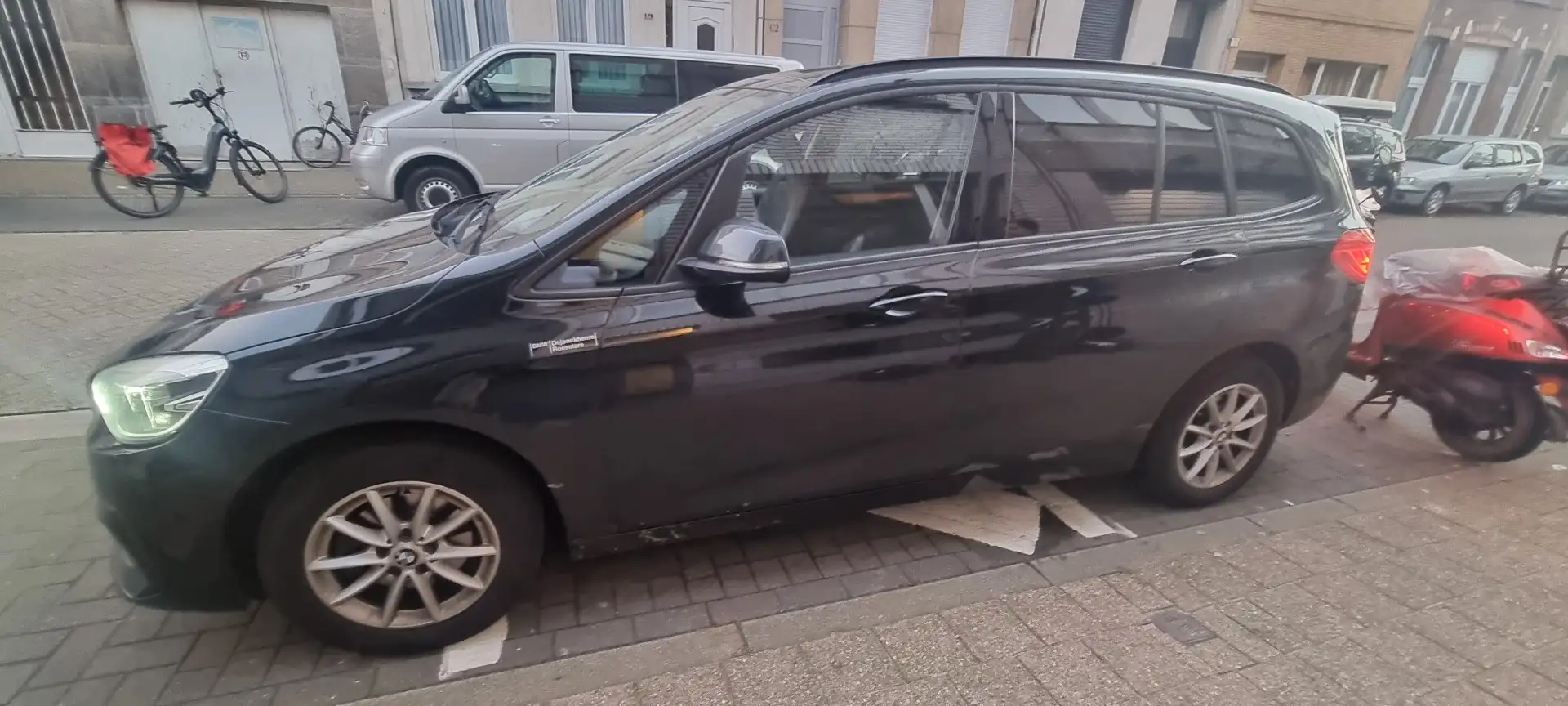 BMW 216 216d Gran Tourer Aut. 7 zit navi trekhaak ADBLUE Zwart - 1