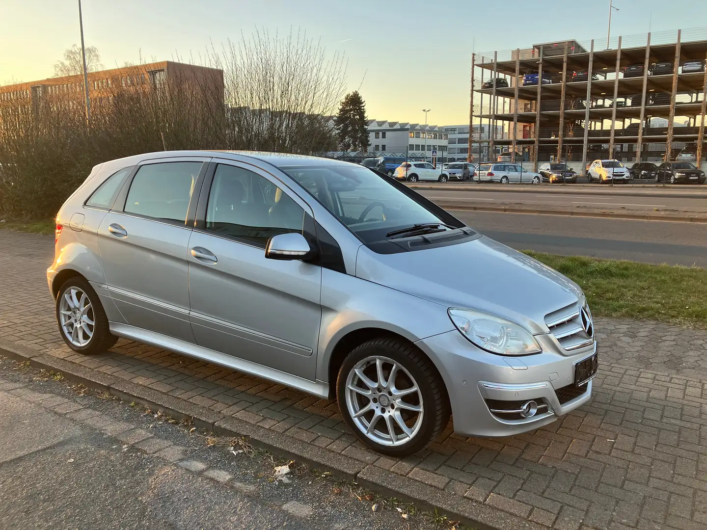 Mercedes-Benz B 200 Automatik-Bi-Xenon-Sport-Paket-SHz Argent - 1