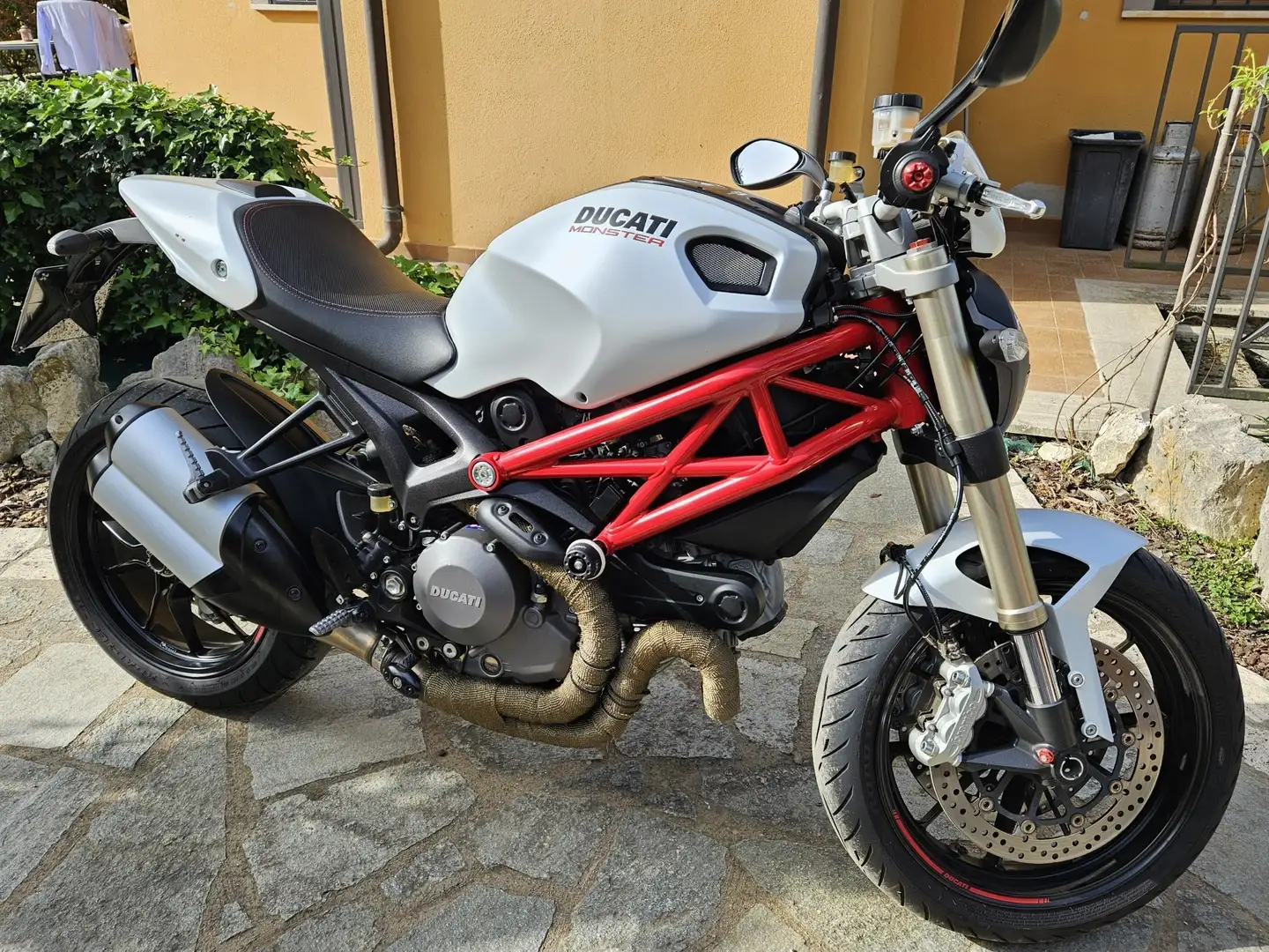 Ducati Monster 1100 EVO ABS Traction control Bílá - 1