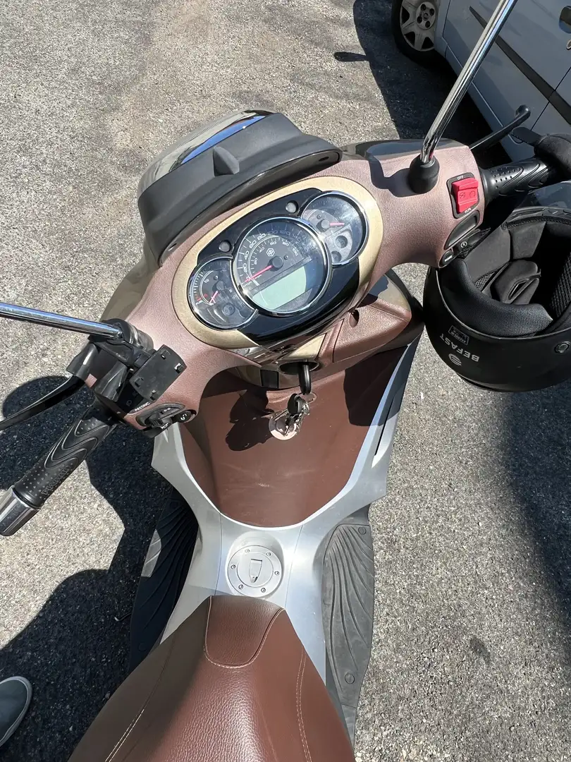 Piaggio Beverly 300 i.e Bronze - 2