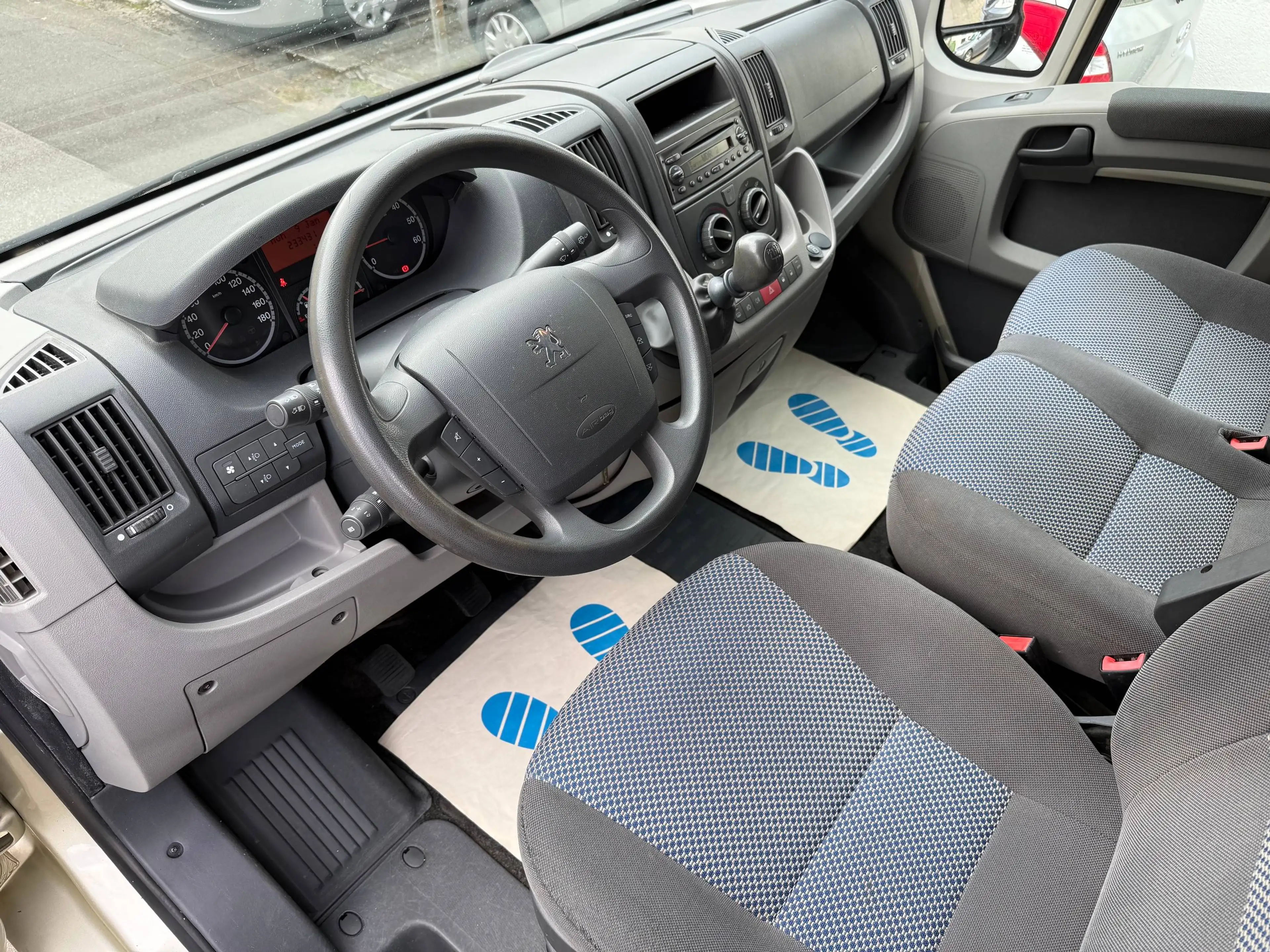 Peugeot Boxer HDi Luxus (330)*9 Sitzer*KLIMA*AHK* — photo 8