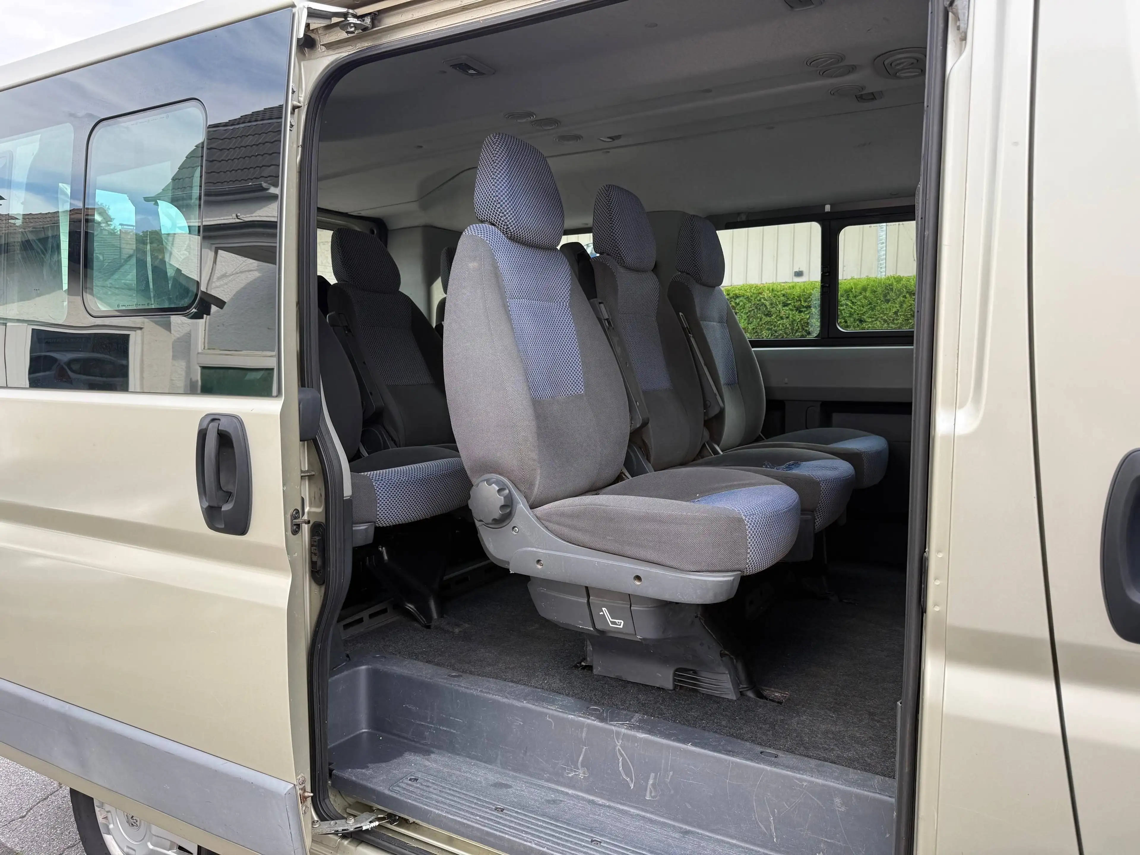 Peugeot Boxer HDi Luxus (330)*9 Sitzer*KLIMA*AHK* — photo 9