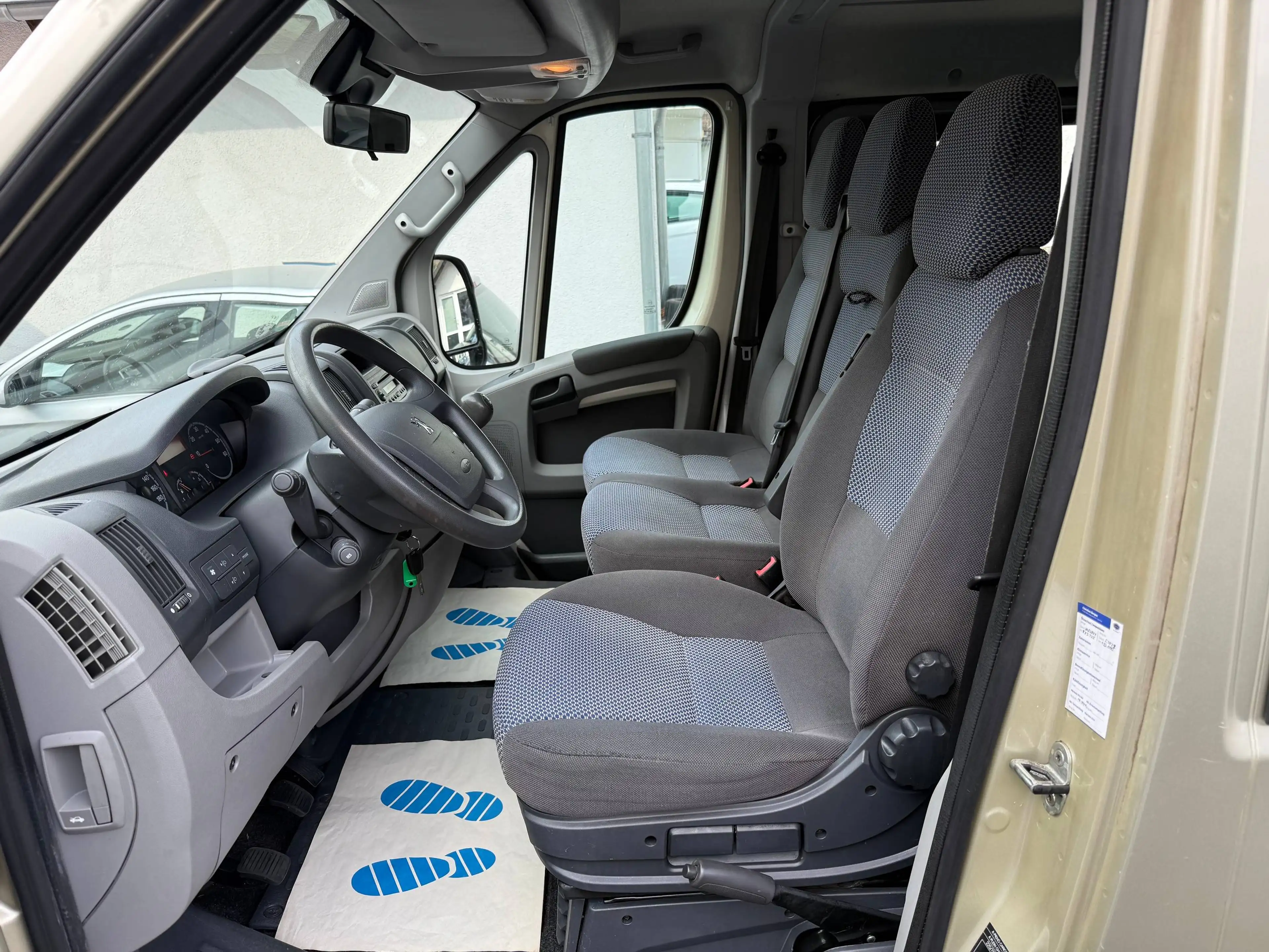 Peugeot Boxer HDi Luxus (330)*9 Sitzer*KLIMA*AHK* — photo 7