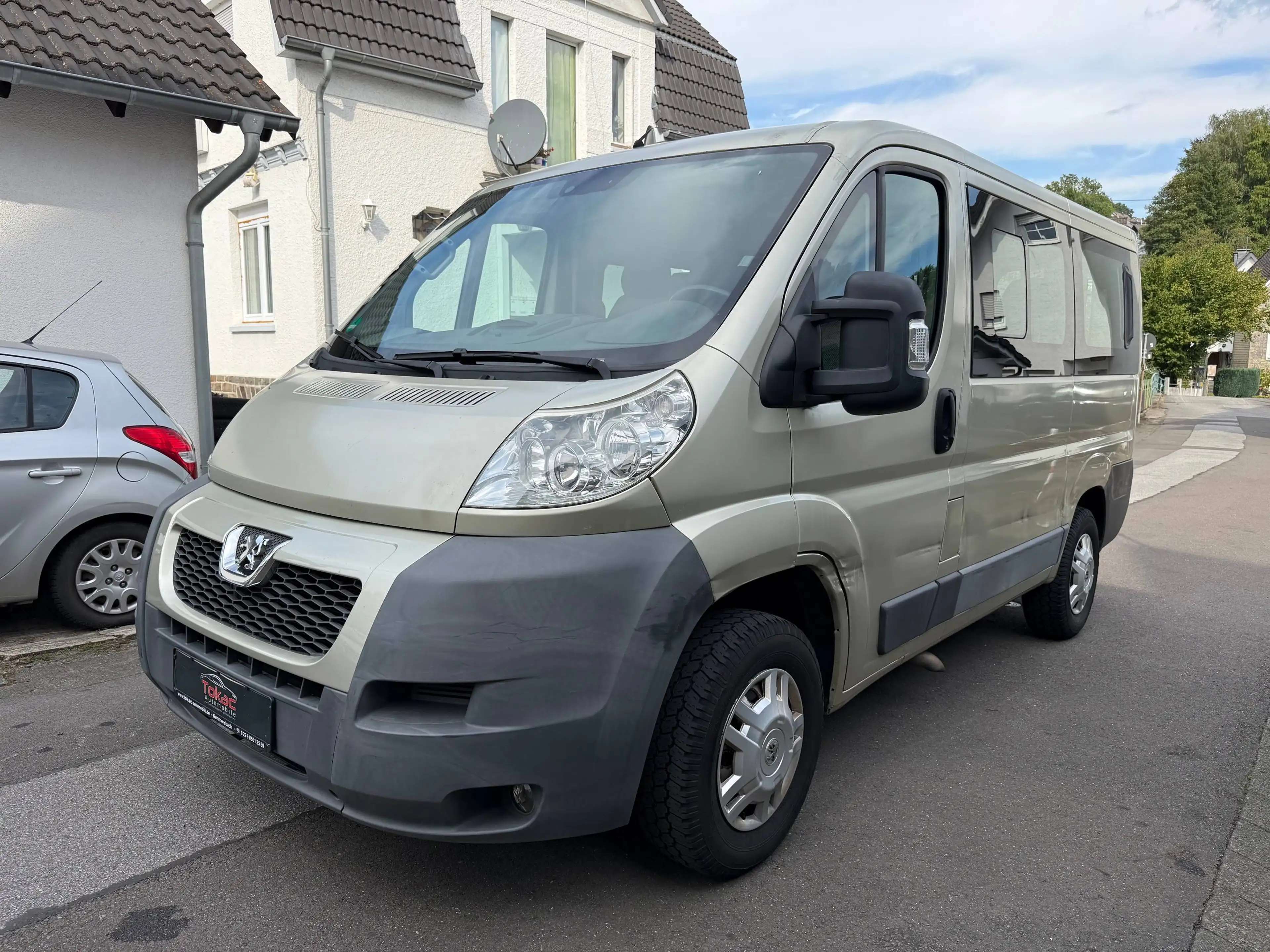 Peugeot Boxer HDi Luxus (330)*9 Sitzer*KLIMA*AHK*