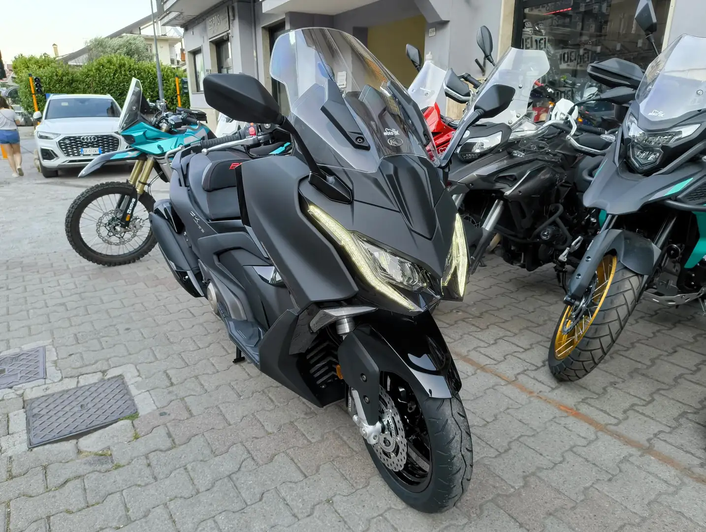 Kymco AK 575 Premium Nero - 2