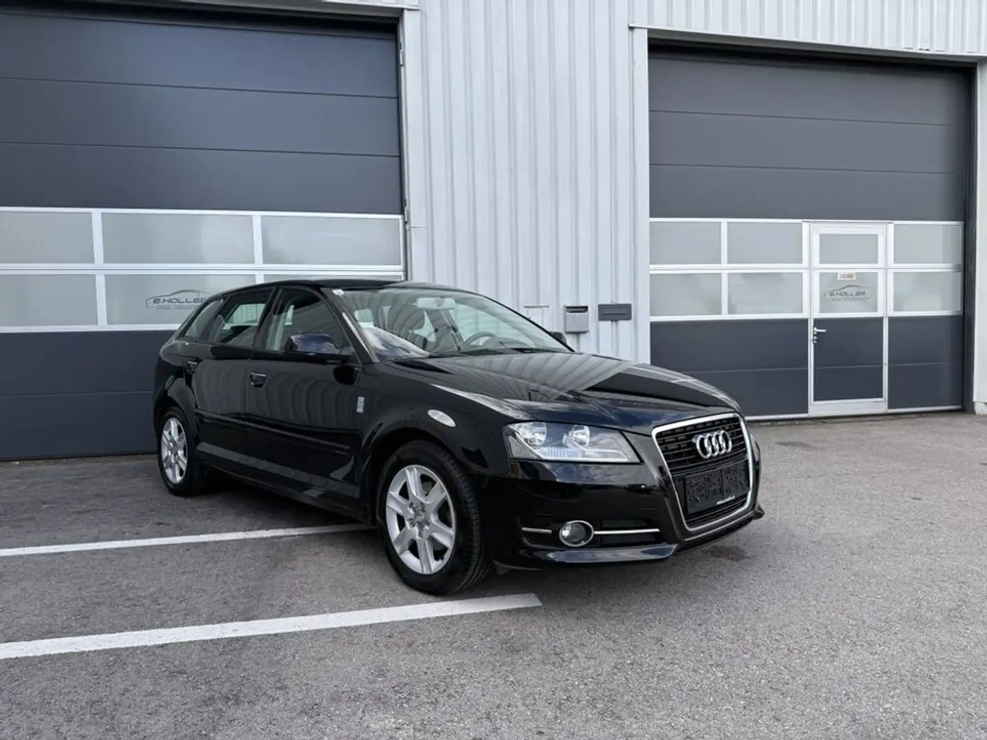 Audi A3 1.2 TFSI Attraction Schwarz - 2
