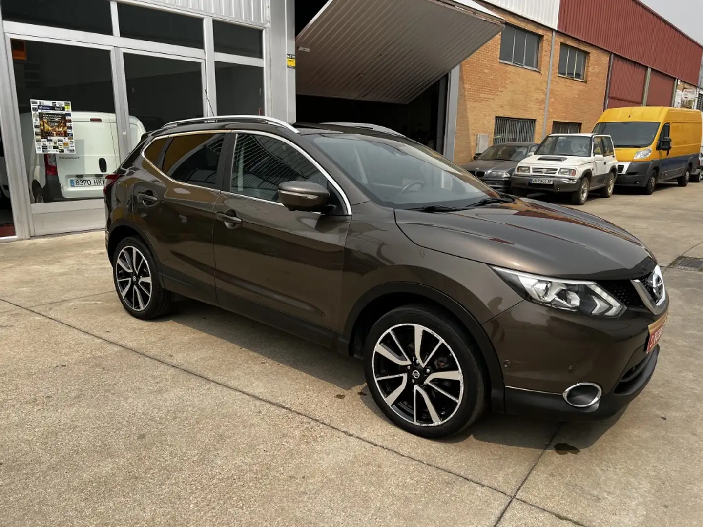 Nissan Qashqai 1.5dCi Tekna 4x2 19´´ Marrón - 1