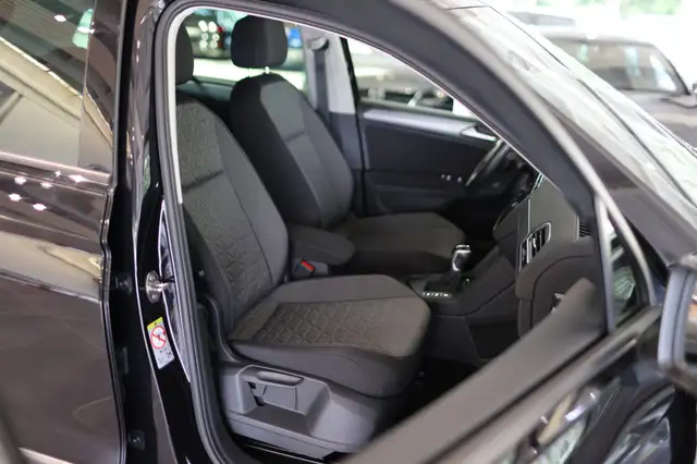 Volkswagen Tiguan view 12