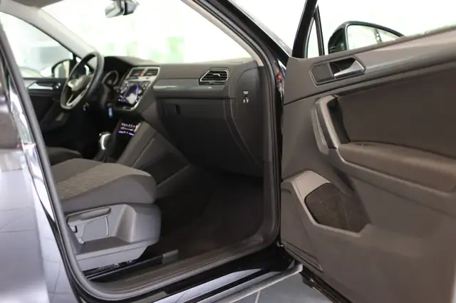 Volkswagen Tiguan view 11