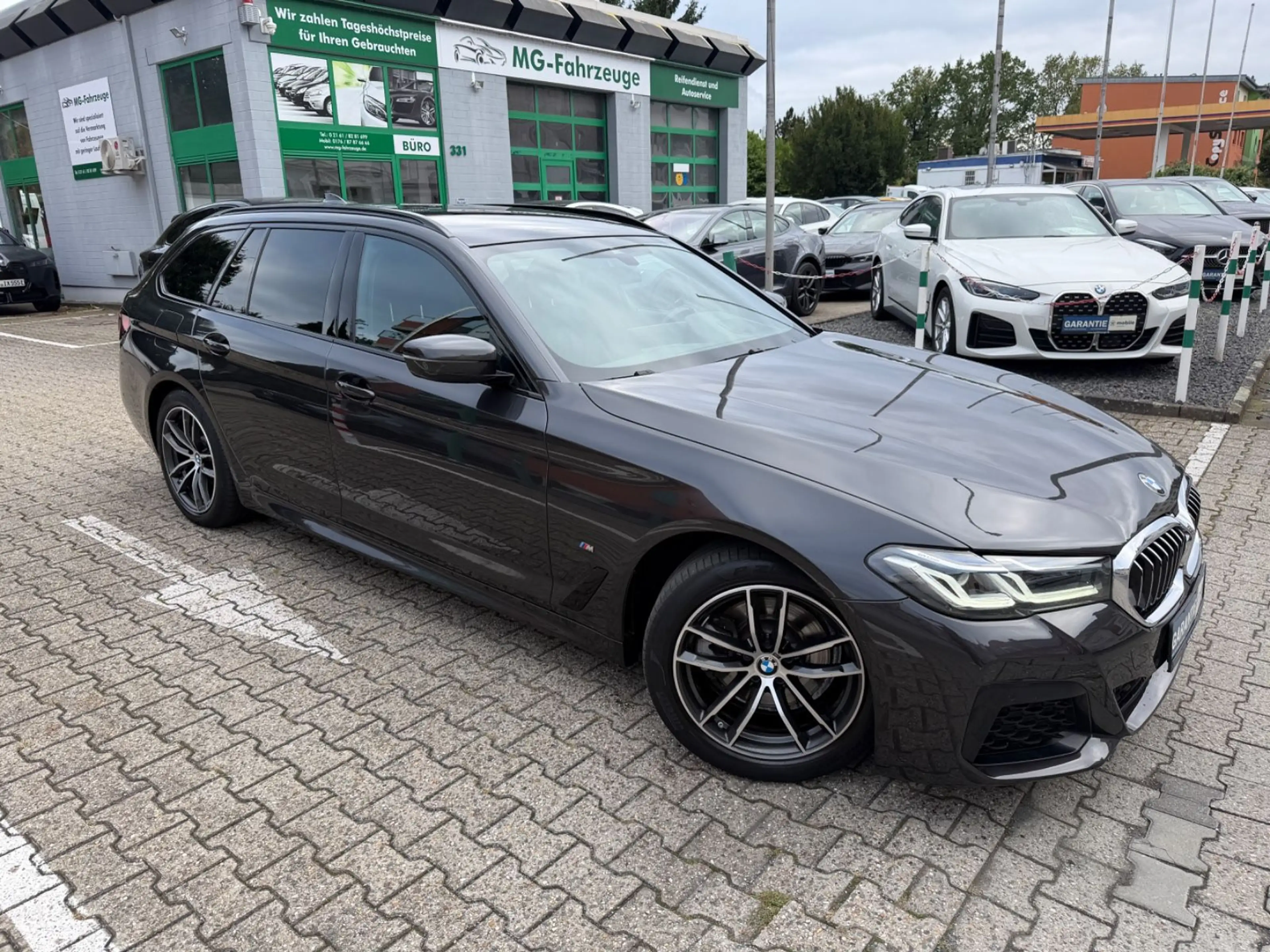 BMW 520 d Touring M SPORT LASER HUD KAMERA AHK LEDER — photo 2