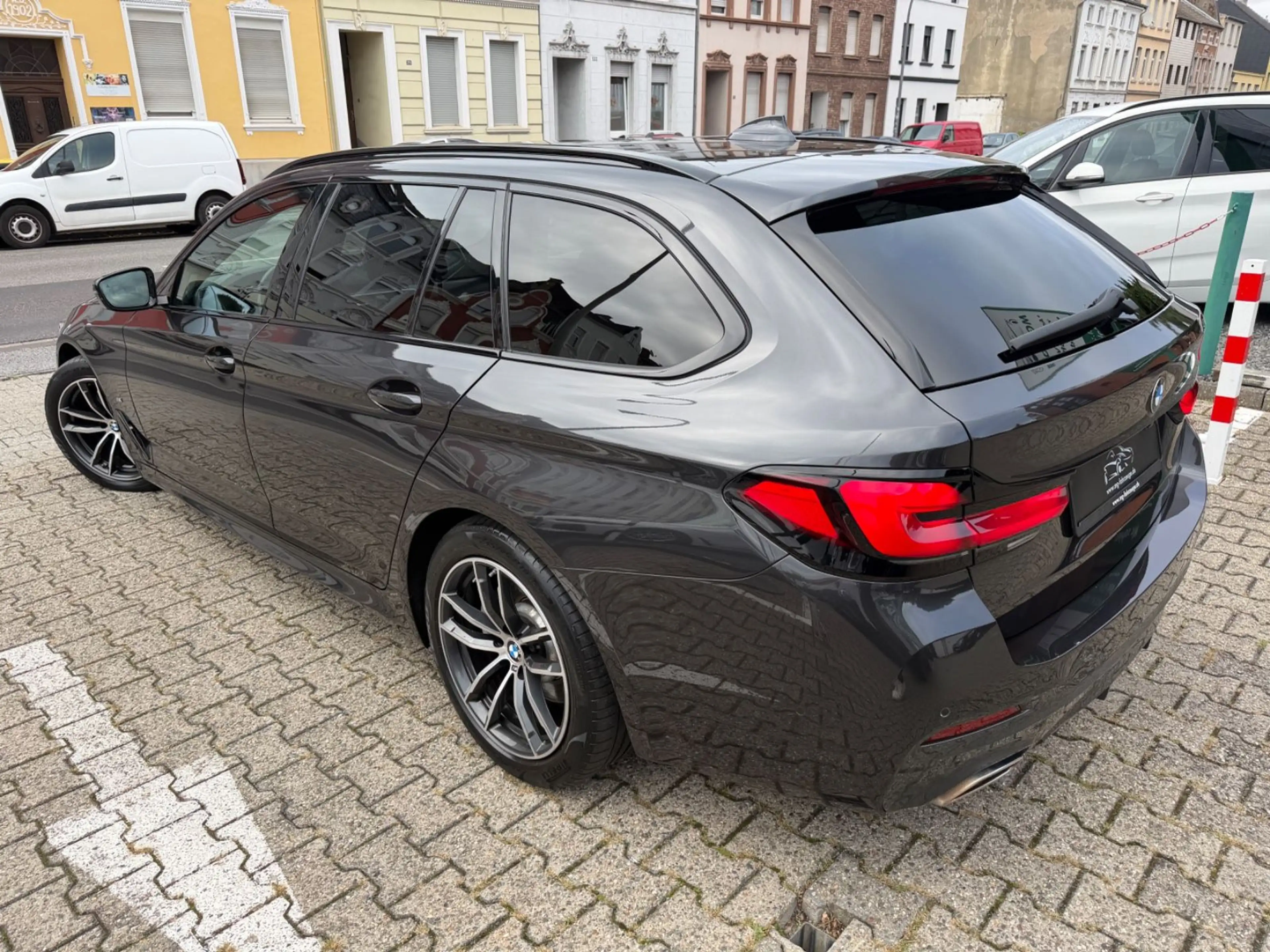 BMW 520 d Touring M SPORT LASER HUD KAMERA AHK LEDER — photo 5