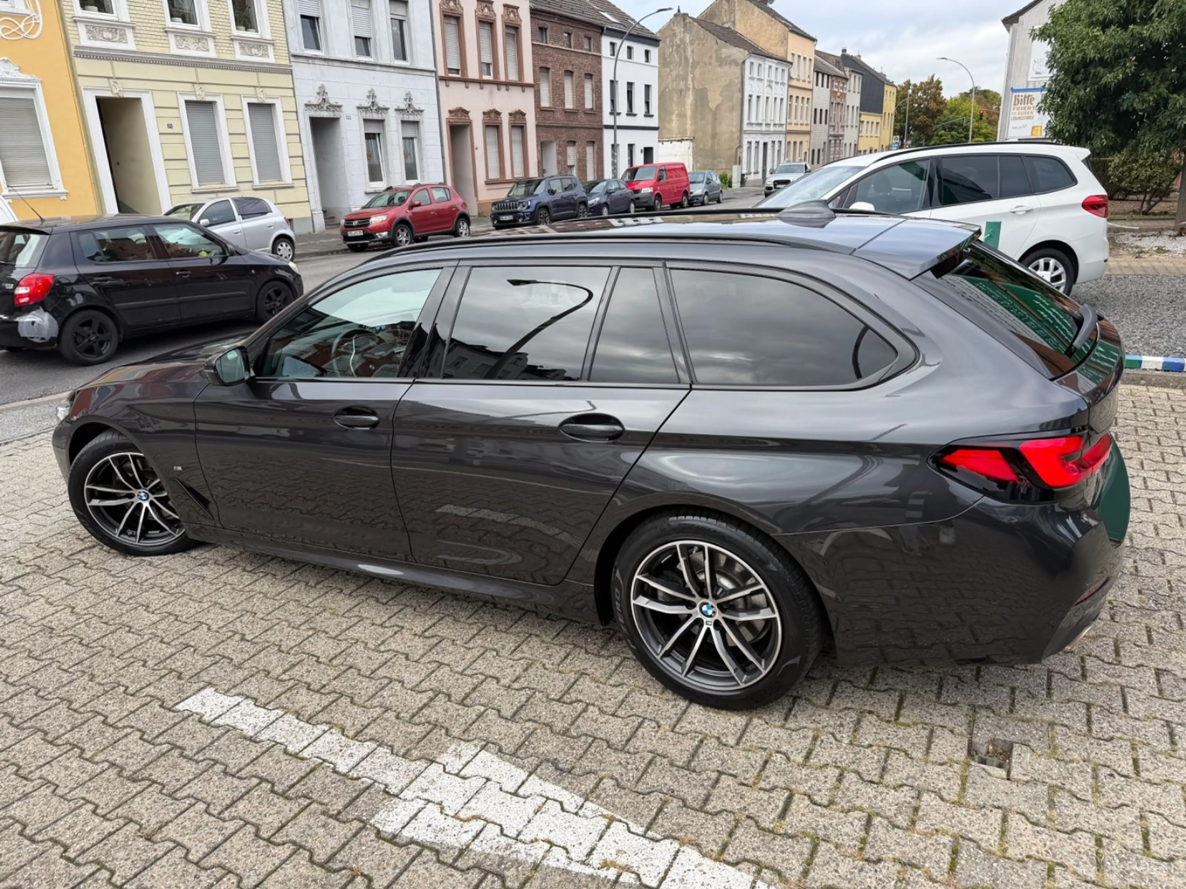 BMW 520 d Touring M SPORT LASER HUD KAMERA AHK LEDER — photo 6