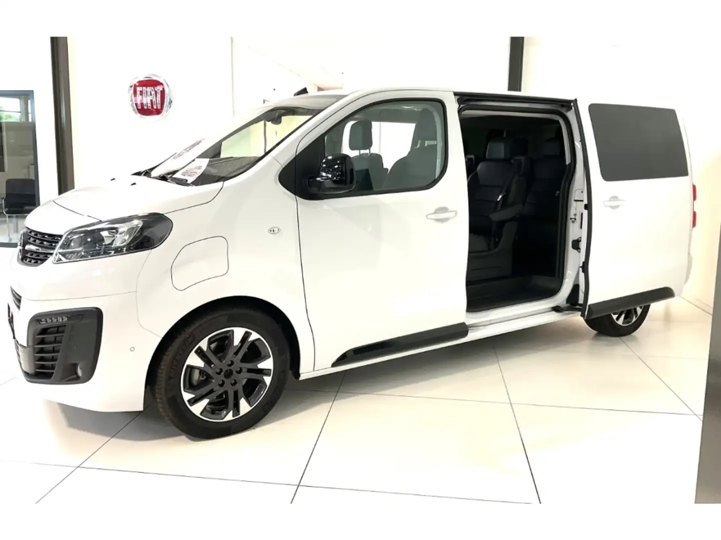 Opel Zafira Life -e Tourer L 75kWh, Batterie AT, MJ23A Bílá - 2