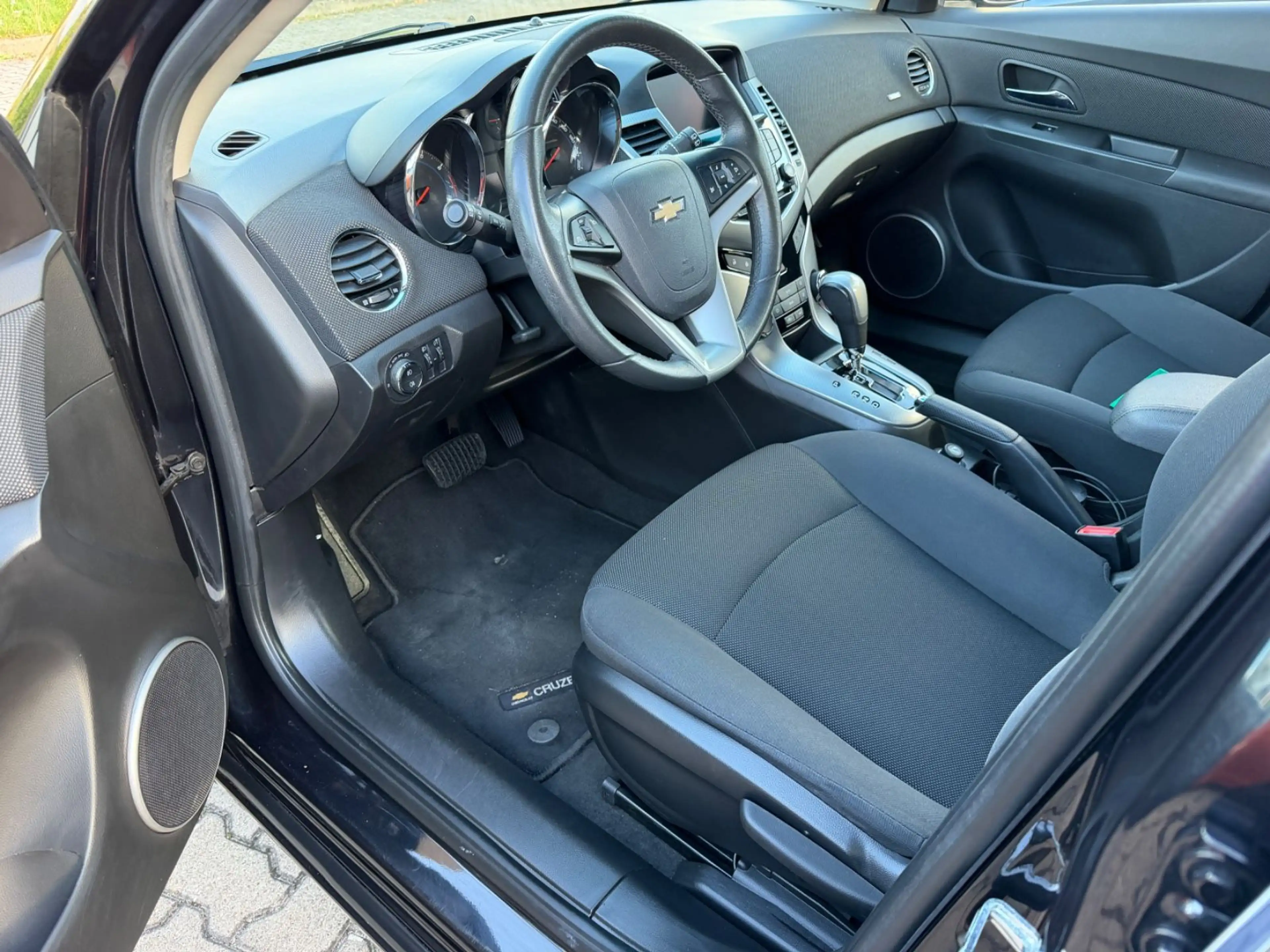Chevrolet Cruze Hatchback LTZ 1.8 AT*Klima*RFW*GRA — photo 15