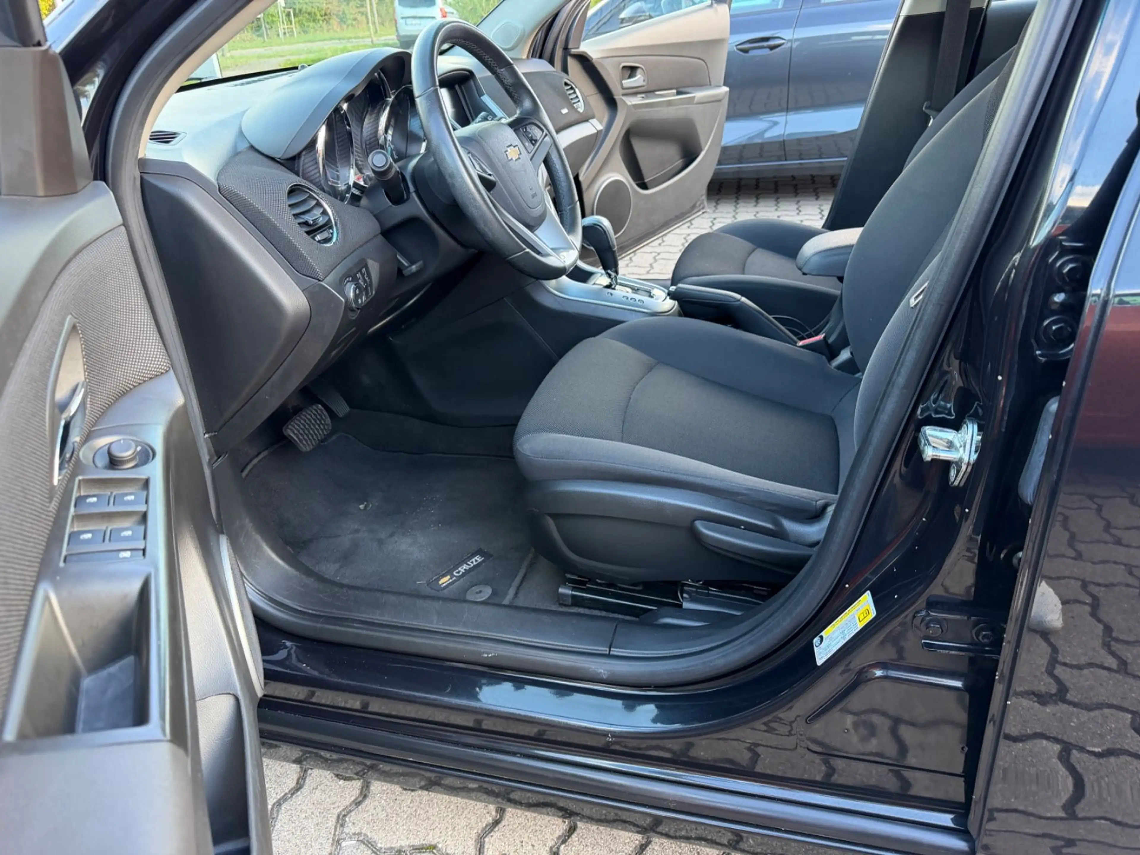 Chevrolet Cruze Hatchback LTZ 1.8 AT*Klima*RFW*GRA — photo 14