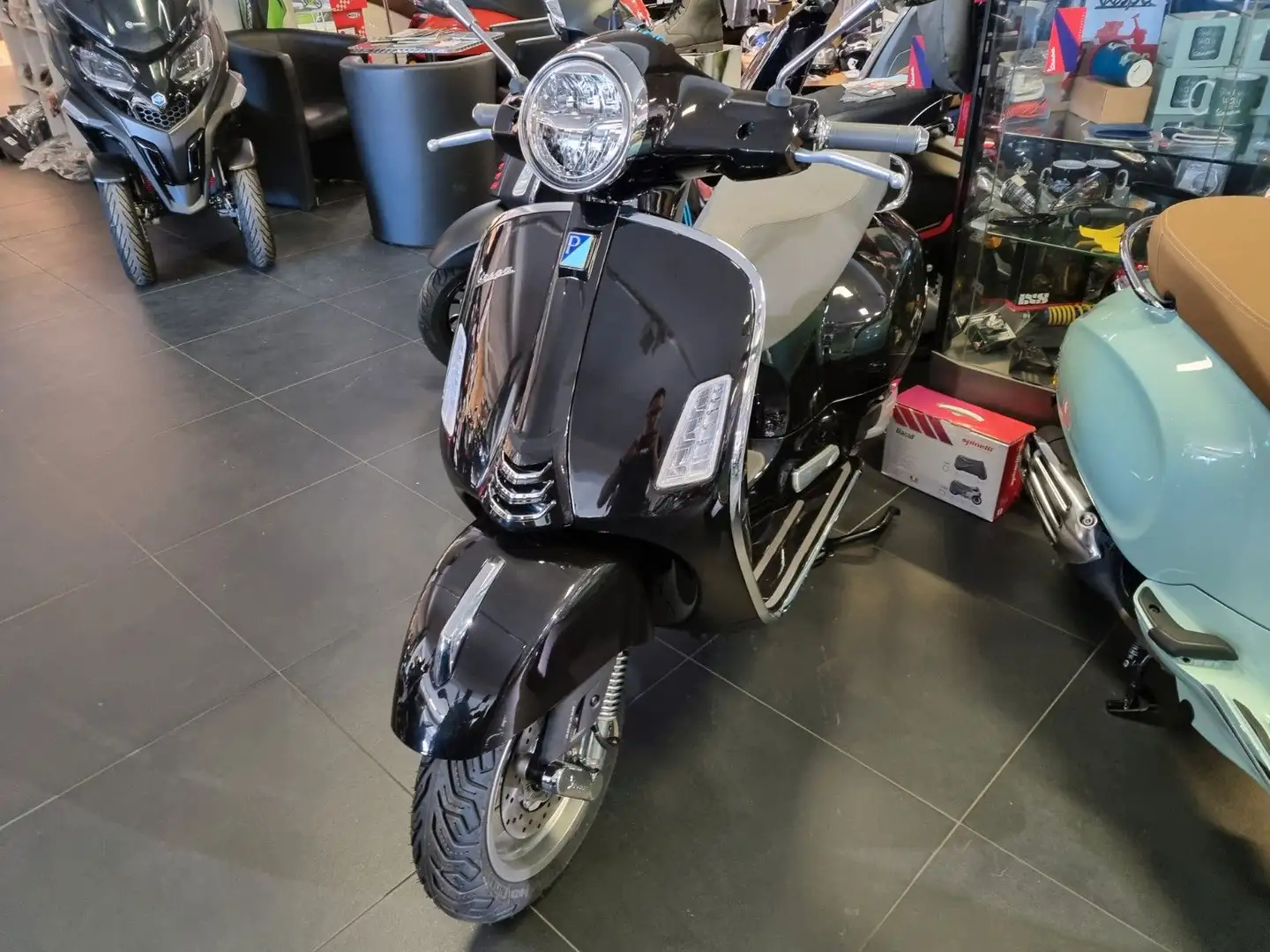 Vespa GTS 125 Schwarz - 1