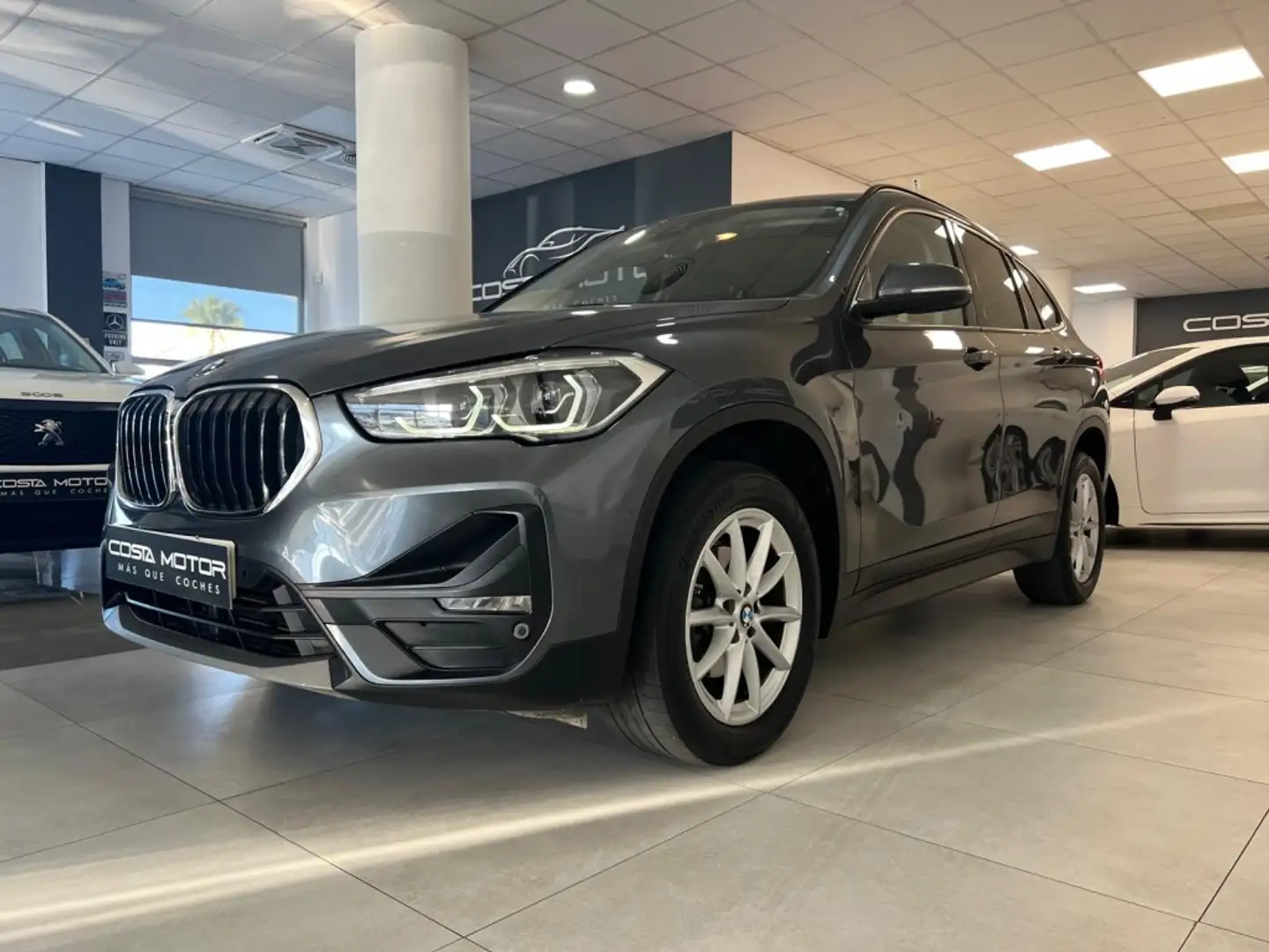 BMW X1 sDrive 16dA Business Gris - 1
