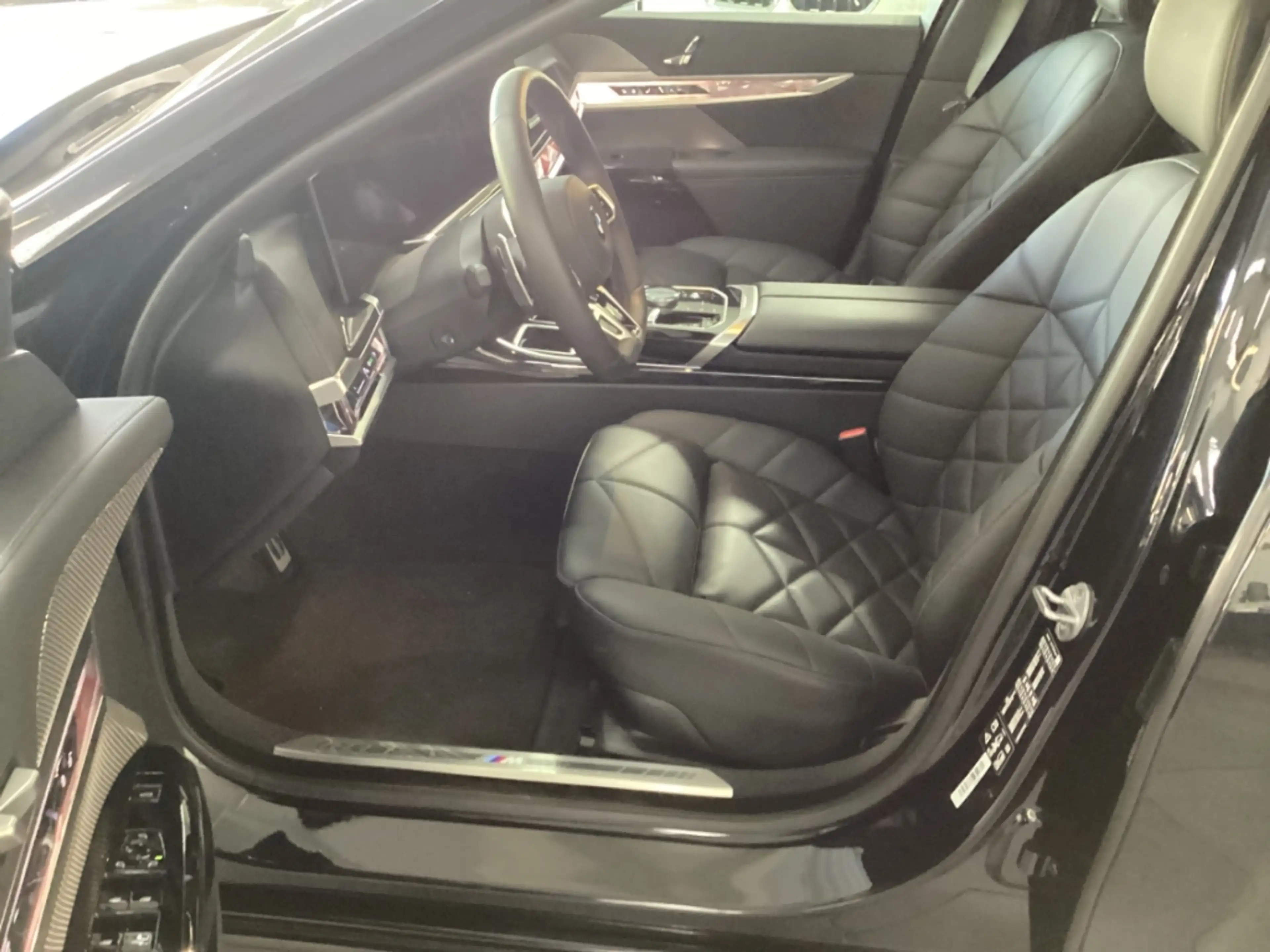 BMW 740 d xDrive M Sport 21'' PanoSky IconGl AHK StHzg Kli — photo 10