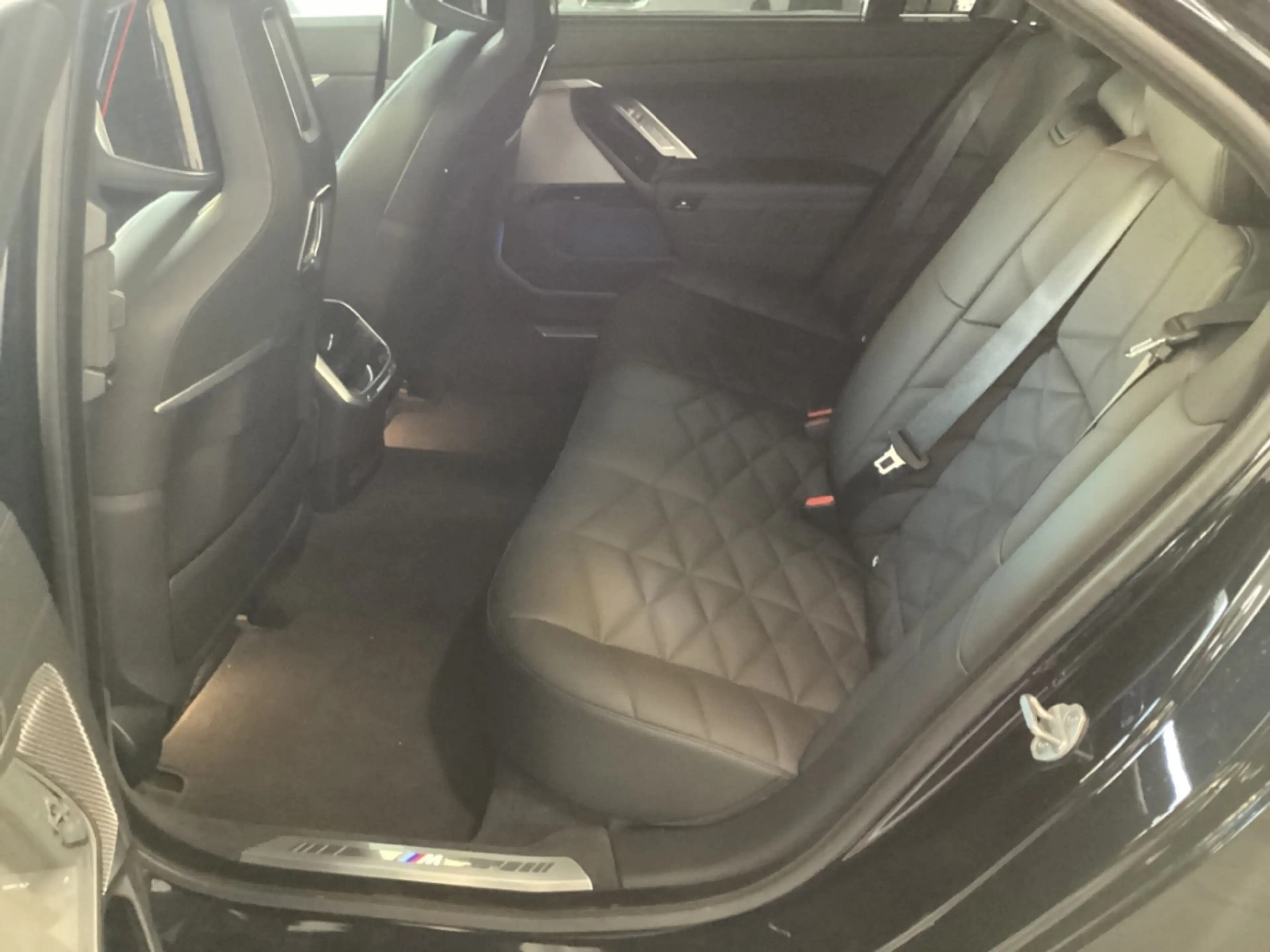 BMW 740 d xDrive M Sport 21'' PanoSky IconGl AHK StHzg Kli — photo 11
