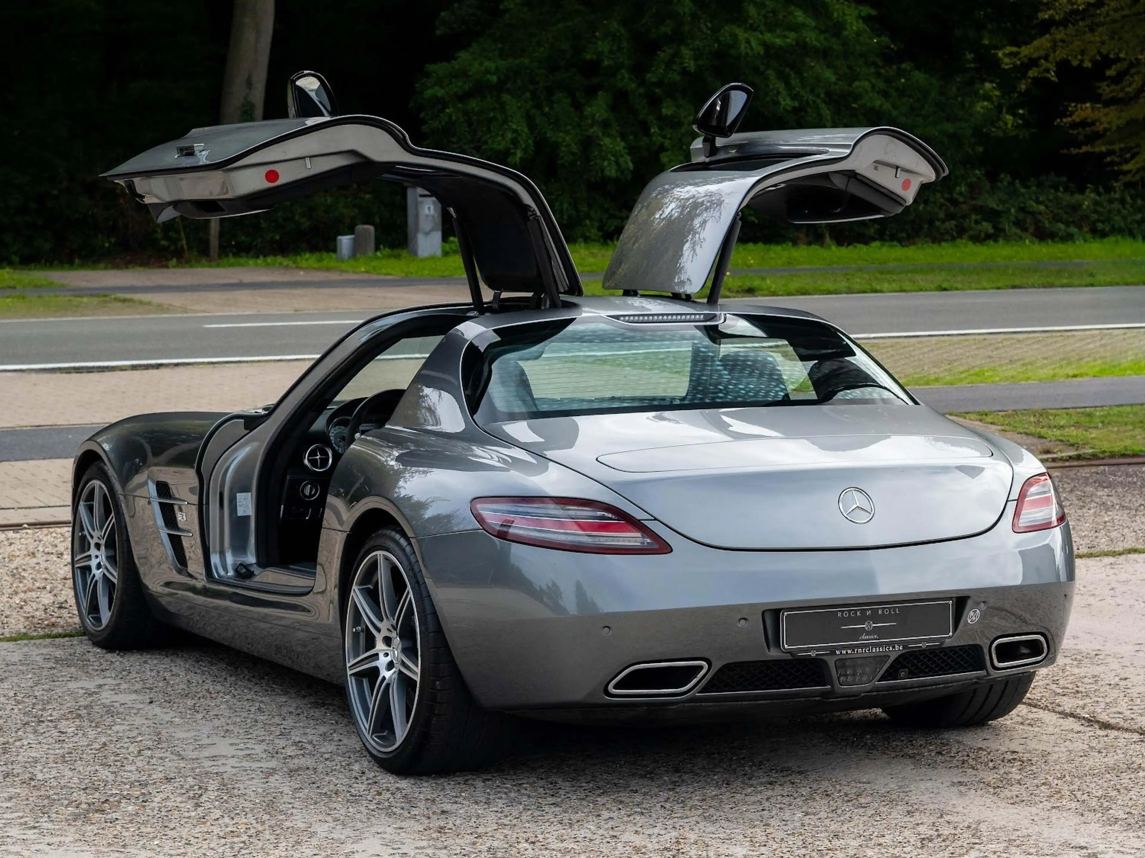 Mercedes-Benz SLS SLS AMG | Rare MANUFAKTUR Himalaya Mid Grey Metallic paintwork — photo 14