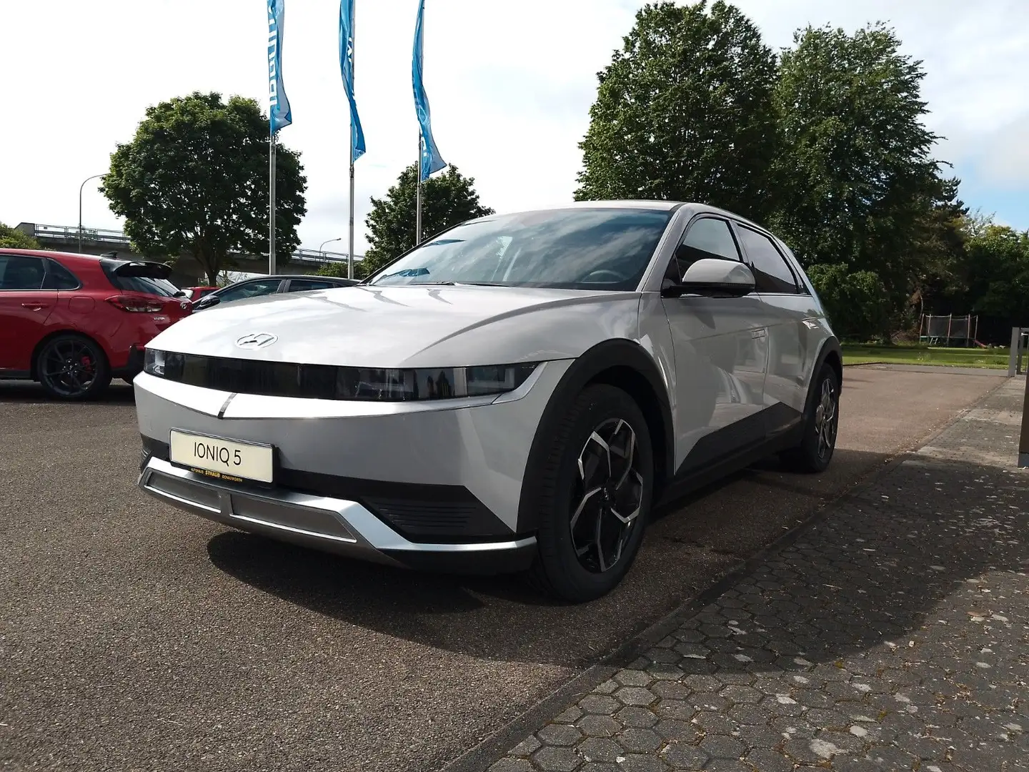 Hyundai IONIQ 5 Techniq Assistenzpaket Elektro 4WD Grijs - 1