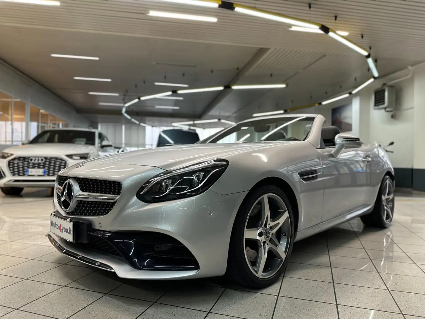 Mercedes-Benz SLC 180 AMG line UNICO PROPRIETARIO Silber - 2