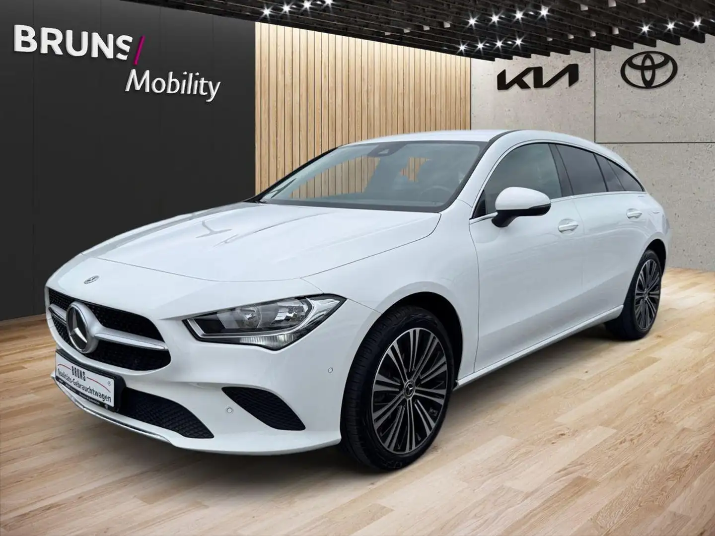 Mercedes-Benz CLA 250 e Shooting Brake Bílá - 2