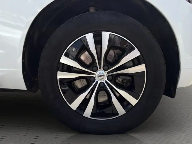 Volvo XC60 view 9