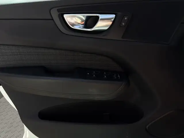 Volvo XC60 view 11