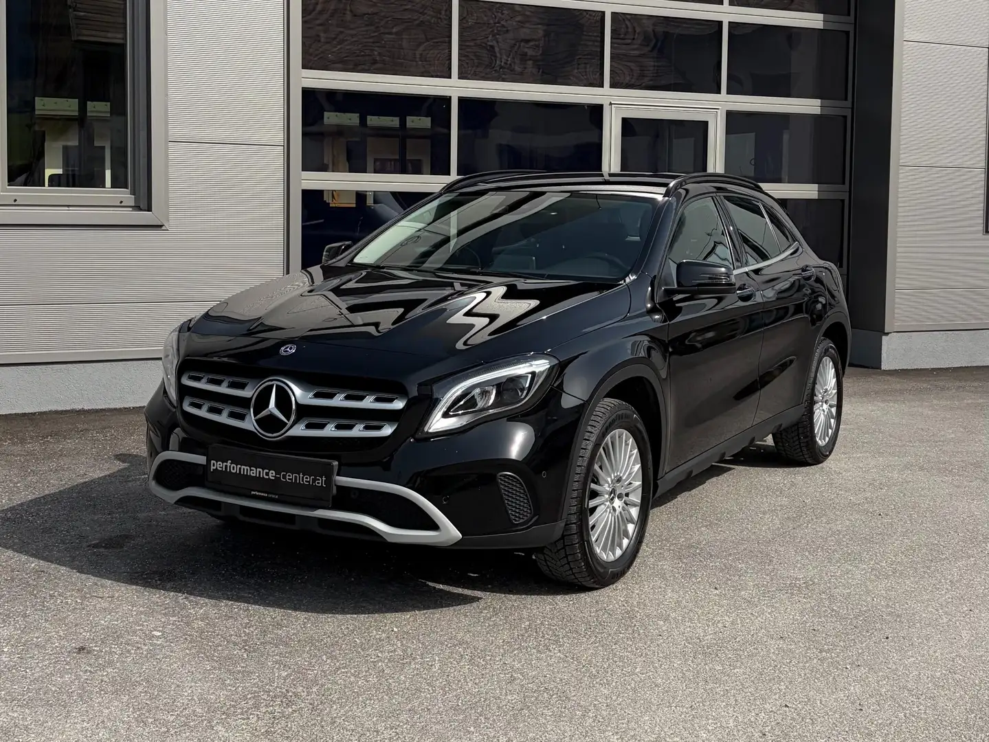 Mercedes-Benz GLA 180 ** Verkauft ** Schwarz - 1