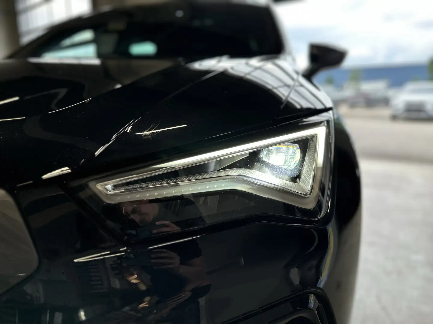 CUPRA Ateca 1,5TSI DSG AHK Assist XL 19´´ el.Heckkl. Negro - 2