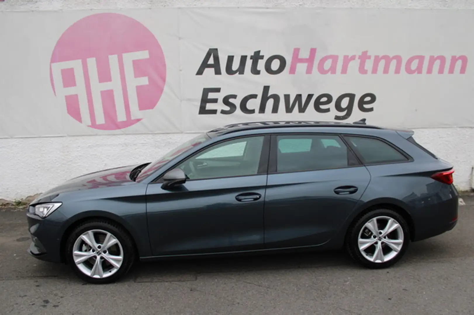 SEAT Leon Sportstourer 2.0 TDI FR LED Nav Fahrass Rfk Grau - 2